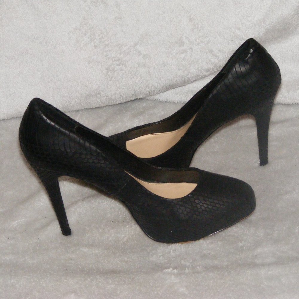 Jessica  Simpson Round Black Heels